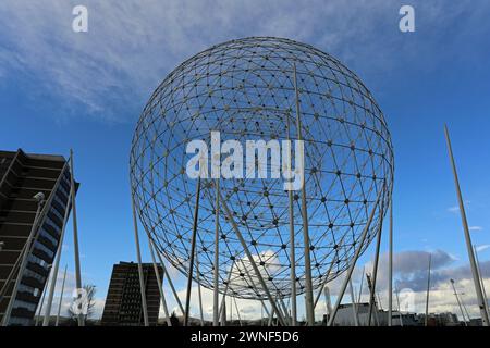 STEIGEN SIE am Broadway-Kreisverkehr in Belfast bei Wolfgang Buttress AUF Stockfoto