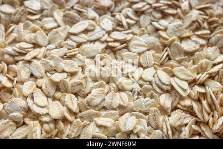 Nahaufnahme von Haferflocken, selektivem Fokus, Lebensmittelhintergrund. Stockfoto