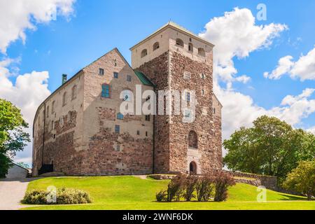 Turku. Finnland - 17. Juni 2014 - die Burg Turku (Abo slott) ist das größte mittelalterliche Gebäude Finnlands und eine der größten erhaltenen mittelalterlichen Burgen Stockfoto