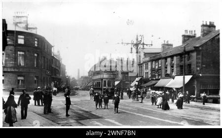 Old Burnley, 'The Centre'. Postkarte veröffentlicht 1905. Kreuzung von Manchester Road und James Street. Das Bull Hotel ist links vom Rahmen zu sehen. Stockfoto