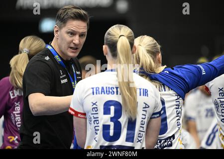 Karlskrona, Schweden. März 2024. KARLSKRONA, SCHWEDEN 20240302Islands Nationalmannschaftskapitän Arnar Petursson während des Qualifikationsspiels der Handball-Europameisterschaft der Frauen zwischen Schweden und Island in der Brinova Arena in Karlskrona, Schweden. Foto: Johan Nilsson/TT/Code 50090 Credit: TT News Agency/Alamy Live News Stockfoto