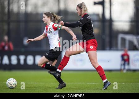 Rotterdam, Niederlande. März 2024. Rotterdam - Sisca Folkertsma von Feyenoord V1, Yara Helderman von Excelsior V1 während des Spiels zwischen Feyenoord V1 und Excelsior V1 bei Nieuw Varkenoord am 2. März 2024 in Rotterdam, Niederlande. Credit: Box to Box Pictures/Alamy Live News Stockfoto