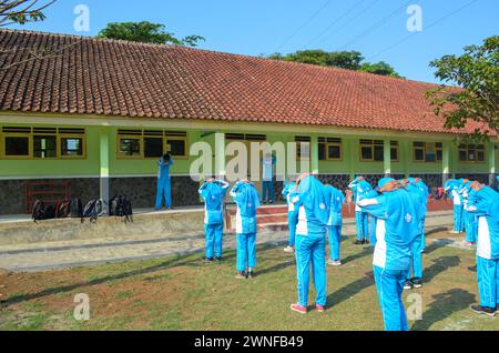 Foto von berufsbildenden Gymnasiasten in Sportkleidung beim Sport Stockfoto