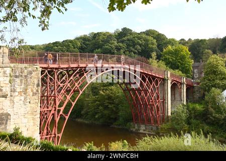 Die weltweit erste Eisenbrücke in Ironbridge, Coalbrookdale Shropshire, Großbritannien Stockfoto