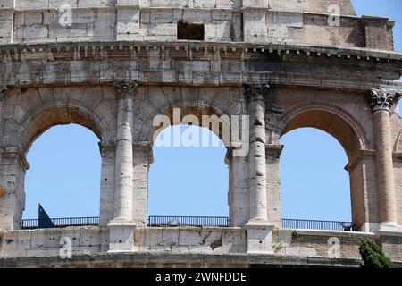 Detail des Kolosseums, auch Flavisches Amphitheater auf Forum Roman genannt. Kolosseum das bekannteste und bemerkenswerteste Wahrzeichen Italiens, Rom Stockfoto