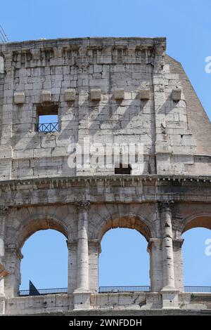 Detail des Kolosseums, auch Flavisches Amphitheater auf Forum Roman genannt. Kolosseum das bekannteste und bemerkenswerteste Wahrzeichen Italiens, Rom Stockfoto
