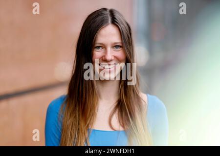 Reisebloggerin Ann-Kathrin Bendixen vor der Abfahrt zur 2. Zeige der 17. Staffel der RTL-Tanzshow Let s Dance . Köln, 01.03.2024 NRW Deutschland *** Travel Bloggerin Ann Kathrin Bendixen bevor sie zur 2. Show der 17. Staffel der RTL Dance Show Let s Dance Köln, 01 03 2024 NRW Deutschland Copyright: XChristophxHardtx Stockfoto