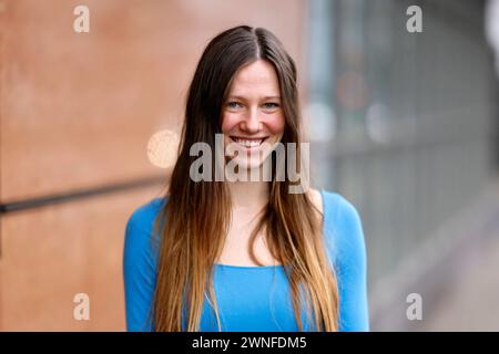 Reisebloggerin Ann-Kathrin Bendixen vor der Abfahrt zur 2. Zeige der 17. Staffel der RTL-Tanzshow Let s Dance . Köln, 01.03.2024 NRW Deutschland *** Travel Bloggerin Ann Kathrin Bendixen bevor sie zur 2. Show der 17. Staffel der RTL Dance Show Let s Dance Köln, 01 03 2024 NRW Deutschland Copyright: XChristophxHardtx Stockfoto