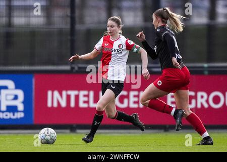 Rotterdam, Niederlande. März 2024. Rotterdam - Sisca Folkertsma von Feyenoord V1, Yara Helderman von Excelsior V1 während des Spiels zwischen Feyenoord V1 und Excelsior V1 bei Nieuw Varkenoord am 2. März 2024 in Rotterdam, Niederlande. Credit: Box to Box Pictures/Alamy Live News Stockfoto