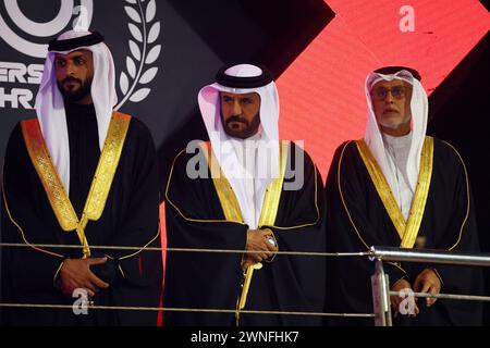 Sakhir, Bahrain. März 2024. Mohammed bin Sulayem (VAE) FIA-Präsident (Zentrum) auf dem Podium. Formel-1-Weltmeisterschaft, Rd 1, großer Preis von Bahrain, Samstag, 2. März 2024. Sakhir, Bahrain. 02.03.2024. Formel-1-Weltmeisterschaft, Rd 1, Grand Prix Von Bahrain, Sakhir, Bahrain, Wettkampftag. Das Foto sollte lauten: XPB/Alamy Live News. Stockfoto