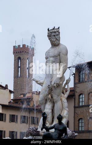 Der Neptunbrunnen befindet sich in Florenz, Italien. Piazza della Signoria. Er wurde von Bartolomeo Ammannati und Giambologna zwischen 1563 und 1565 geschaffen. Stockfoto