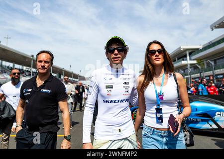 Lusail, Katar. März 2024. ROSSI Valentino (ita), Team WRT, BMW M4 GT3, FRANCESCA Sofia Novello, Grille de Depart, Startrasterporträt während der Qatar Airways Qatar 1812 KM, 1. Runde der FIA Langstrecken-Weltmeisterschaft 2024, vom 29. Februar bis 02. März 2024 auf dem Losail International Circuit in Lusail, Katar - Foto Thomas Fenetre/DPPI Credit: DPPI Media/Alamy Live News Stockfoto