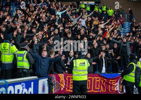 Ibrox Stadium, Glasgow, Großbritannien. März 2024. Scottish Premiership Football, Rangers versus Motherwell; Motherwell-Fans feiern den Sieg bei Ibrox Credit: Action Plus Sports/Alamy Live News Stockfoto