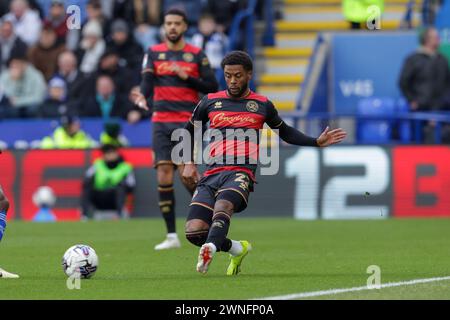 Die Queens Park Rangers Kenneth Paal während der ersten Hälfte des Sky Bet Championship-Spiels zwischen Leicester City und Queens Park Rangers im King Power Stadium, Leicester am Samstag, den 2. März 2024. (Foto: John Cripps | MI News) Credit: MI News & Sport /Alamy Live News Stockfoto