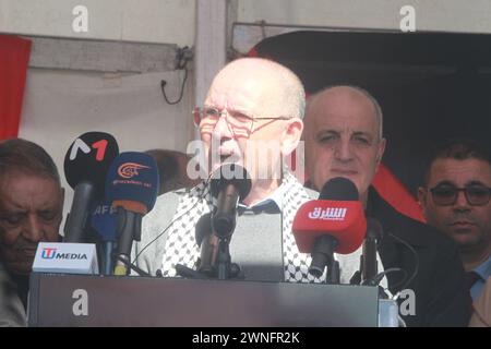 Kasbah, Tunis, Tunesien. März 2024. Der Generalsekretär der UGTT, Noureddine Taboubi, sprach während der Demonstration, die in Kasbah vor dem Regierungssitz in Anwesenheit Tausender seiner Unterstützer und Journalisten aus der lokalen und ausländischen Presse stattfand, von gewerkschaftsrechten, wirtschaftliche und soziale Rechte, solange die bürgerlichen und individuellen Rechte nicht gewährleistet sind. (Kreditbild: © Chokri Mahjoub/ZUMA Press Wire) NUR REDAKTIONELLE VERWENDUNG! Nicht für kommerzielle ZWECKE! Stockfoto