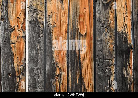 Hintergrund verbrannter und verwitterter Holzbretter, Ivanjica, Serbien Stockfoto