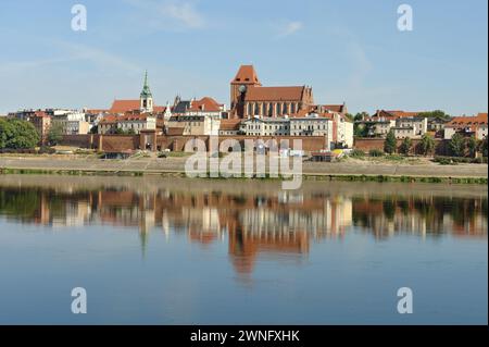 Panorama von Toruń von der Weichsel Stockfoto