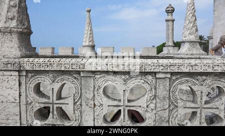 Detail des Balkons am Belem Tower über der Mündung des Flusses Tejo Stockfoto