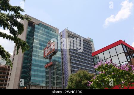 Caracas, Venezuela - 06. Mai 2014 - Blick auf die Innenstadt mit Fast Food Wendy s auf Caracas, Venezuela Stockfoto