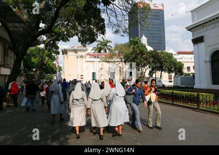 Caracas, Venezuela - 6. Mai 2014 - die Menschen spazieren auf dem Platz in der Innenstadt von Caracas, Venezuela Stockfoto