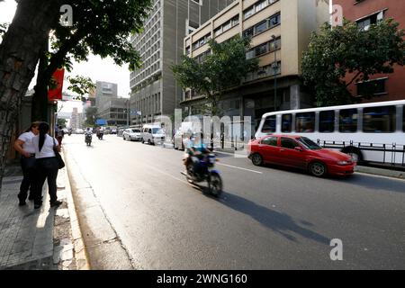 Caracas, Venezuela - 6. Mai 2014 - Blick auf die Verkehrsteilnehmer in der Innenstadt von Caracas, Venezuela Stockfoto