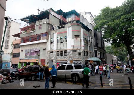 Caracas, Venezuela - 6. Mai 2014 - Menschen laufen auf den zentralen Straßen von Caracas, Venezuela Stockfoto