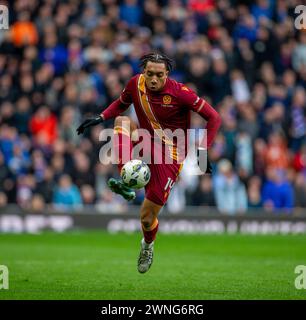 Ibrox Stadium, Glasgow, Großbritannien. März 2024. Schottischer Premiership Football, Rangers versus Motherwell; Theo Bair of Motherwell on the Ball Credit: Action Plus Sports/Alamy Live News Stockfoto