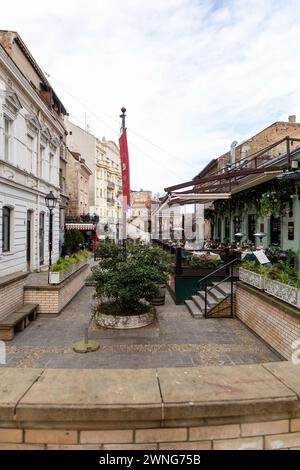 Belgrad, Serbien - 8. Februar 2024: Skadarska Street, eine berühmte Unterhaltungs- und Nachtlebenstraße im Zentrum von Belgrad, der Hauptstadt Serbiens. Stockfoto