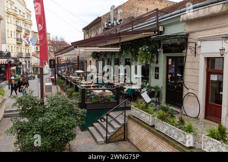 Belgrad, Serbien - 8. Februar 2024: Skadarska Street, eine berühmte Unterhaltungs- und Nachtlebenstraße im Zentrum von Belgrad, der Hauptstadt Serbiens. Stockfoto