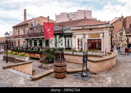 Belgrad, Serbien - 8. Februar 2024: Skadarska Street, eine berühmte Unterhaltungs- und Nachtlebenstraße im Zentrum von Belgrad, der Hauptstadt Serbiens. Stockfoto