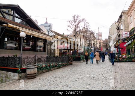 Belgrad, Serbien - 8. Februar 2024: Skadarska Street, eine berühmte Unterhaltungs- und Nachtlebenstraße im Zentrum von Belgrad, der Hauptstadt Serbiens. Stockfoto