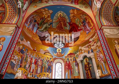 Belgrad, Serbien - 8. Februar 2024: Die Kirche St. Alexander Newski ist eine serbisch-orthodoxe Kirche in Belgrad. Es wurde im Stil von Morav erbaut Stockfoto