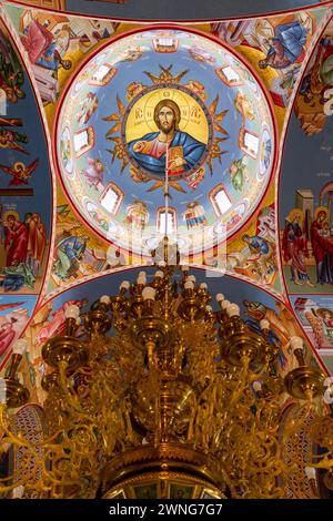 Belgrad, Serbien - 8. Februar 2024: Die Kirche St. Alexander Newski ist eine serbisch-orthodoxe Kirche in Belgrad. Es wurde im Stil von Morav erbaut Stockfoto
