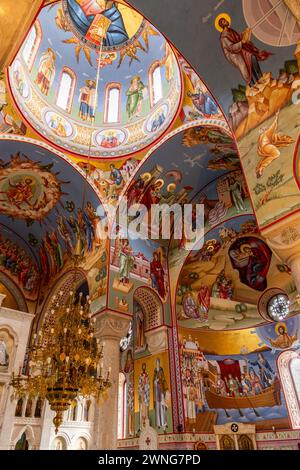 Belgrad, Serbien - 8. Februar 2024: Die Kirche St. Alexander Newski ist eine serbisch-orthodoxe Kirche in Belgrad. Es wurde im Stil von Morav erbaut Stockfoto