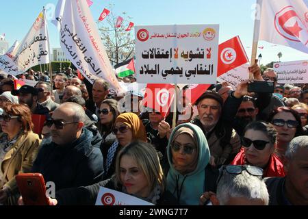 Kasbah, Tunis, Tunesien. März 2024. Der Generalsekretär der UGTT, Noureddine Taboubi, sprach während der Demonstration, die in Kasbah vor dem Regierungssitz in Anwesenheit Tausender seiner Unterstützer und Journalisten aus der lokalen und ausländischen Presse stattfand, von gewerkschaftsrechten, wirtschaftliche und soziale Rechte, solange die bürgerlichen und individuellen Rechte nicht gewährleistet sind. (Kreditbild: © Chokri Mahjoub/ZUMA Press Wire) NUR REDAKTIONELLE VERWENDUNG! Nicht für kommerzielle ZWECKE! Stockfoto