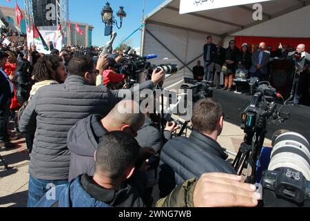 Kasbah, Tunis, Tunesien. März 2024. Der Generalsekretär der UGTT, Noureddine Taboubi, sprach während der Demonstration, die in Kasbah vor dem Regierungssitz in Anwesenheit Tausender seiner Unterstützer und Journalisten aus der lokalen und ausländischen Presse stattfand, von gewerkschaftsrechten, wirtschaftliche und soziale Rechte, solange die bürgerlichen und individuellen Rechte nicht gewährleistet sind. (Kreditbild: © Chokri Mahjoub/ZUMA Press Wire) NUR REDAKTIONELLE VERWENDUNG! Nicht für kommerzielle ZWECKE! Stockfoto