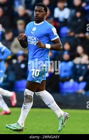 Ephron Mason Clarke (10 Peterborough United) während des Spiels der Sky Bet League 1 zwischen Peterborough und Exeter City in der London Road, Peterborough am Samstag, den 2. März 2024. (Foto: Kevin Hodgson | MI News) Credit: MI News & Sport /Alamy Live News Stockfoto