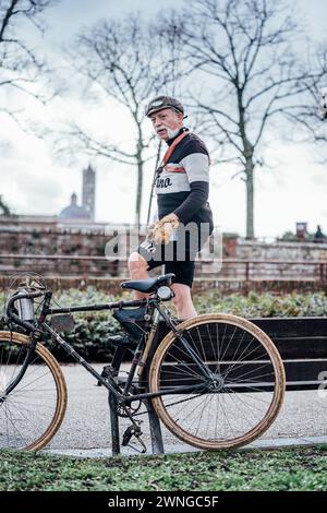 Siena, Italien. März 2024. Bild von Zac Williams/SWpix.com - 03/03/2024 - Radfahren - 2024 Strade Bianche - Credit: SWpix/Alamy Live News Stockfoto