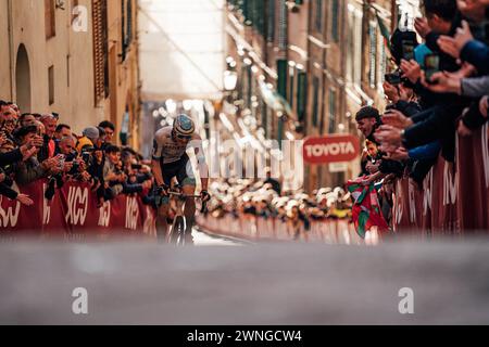 Siena, Italien. März 2024. Bild von Zac Williams/SWpix.com - 03/03/2024 - Radfahren - 2024 Strade Bianche - Matej Mohoric, Bahrain siegreich. Quelle: SWpix/Alamy Live News Stockfoto