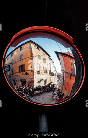 Siena, Italien. März 2024. Foto: Zac Williams/SWpix.com - 03/03/2024 - Radfahren - 2024 Strade Bianche - Santa Caterina. Quelle: SWpix/Alamy Live News Stockfoto