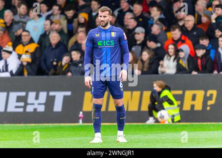 Newport, Großbritannien. März 2024. Bailey Cargill aus Mansfield Town sieht sich während des Spiels der EFL Football League 2, Newport County gegen Mansfield Town, bei der Rodney Parade in Newport, Wales, am Samstag, den 2. März 2024 an. Dieses Bild darf nur für redaktionelle Zwecke verwendet werden. Nur redaktionelle Verwendung, Bild nach Credit: Andrew Orchard Sportfotografie/Alamy Live News Stockfoto