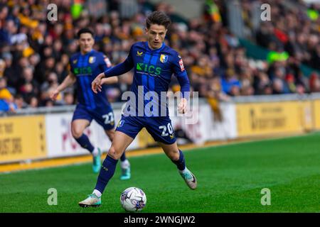 Newport, Großbritannien. März 2024. Tom Nicholls aus Mansfield Town im Einsatz während des Spiels der EFL-Football-Liga 2, Newport County gegen Mansfield Town, bei der Rodney Parade in Newport, Wales am Samstag, den 2. März 2024. Dieses Bild darf nur für redaktionelle Zwecke verwendet werden. Nur redaktionelle Verwendung, Bild nach Credit: Andrew Orchard Sportfotografie/Alamy Live News Stockfoto