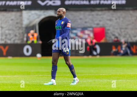 Newport, Großbritannien. März 2024. Hiram Boateng aus Mansfield Town sieht beim Spiel der EFL-Football-Liga zwei, Newport County gegen Mansfield Town, bei der Rodney Parade in Newport, Wales, am Samstag, den 2. März 2024 an. Dieses Bild darf nur für redaktionelle Zwecke verwendet werden. Nur redaktionelle Verwendung, Bild nach Credit: Andrew Orchard Sportfotografie/Alamy Live News Stockfoto