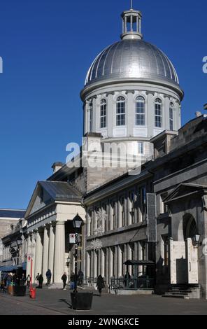 Der Bonsecours Market mit Kuppelkuppel ist ein Wahrzeichen und beliebtes Touristenziel in der historischen Altstadt von Montreal mit Geschäften und Restaurants. Stockfoto