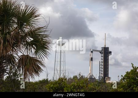 Kennedy Space Center, USA. März 2024. Das Wetter ist heute Abend nur zu 40 % bereit, denn die SpaceX NASA-Crew 8 arbeitet mit Dragon Capsule Endeavour und einem neuen Falcon 9 Booster B-1083-1, die am Nachmittag auf eine Wettereinweisung warten. Am 2. März 2024 im Kennedy Space Center im Brevard County, Florida, USA. (Foto: Scott Schilke/SIPA USA) Credit: SIPA USA/Alamy Live News Stockfoto