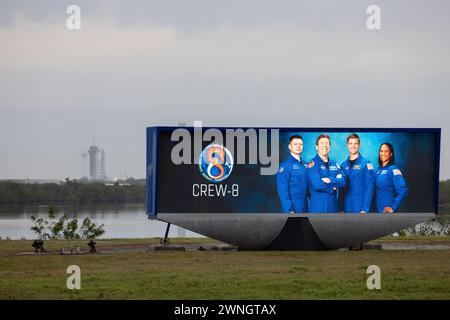 Kennedy Space Center, USA. März 2024. Das Wetter ist heute Abend nur zu 40 % bereit, denn die SpaceX NASA-Crew 8 arbeitet mit Dragon Capsule Endeavour und einem neuen Falcon 9 Booster B-1083-1, die am Nachmittag auf eine Wettereinweisung warten. Am 2. März 2024 im Kennedy Space Center im Brevard County, Florida, USA. (Foto: Scott Schilke/SIPA USA) Credit: SIPA USA/Alamy Live News Stockfoto