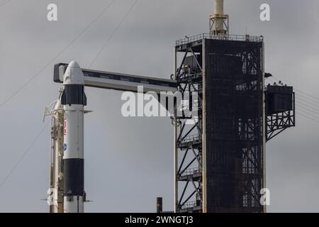 Kennedy Space Center, USA. März 2024. Das Wetter ist heute Abend nur zu 40 % bereit, denn die SpaceX NASA-Crew 8 arbeitet mit Dragon Capsule Endeavour und einem neuen Falcon 9 Booster B-1083-1, die am Nachmittag auf eine Wettereinweisung warten. Am 2. März 2024 im Kennedy Space Center im Brevard County, Florida, USA. (Foto: Scott Schilke/SIPA USA) Credit: SIPA USA/Alamy Live News Stockfoto