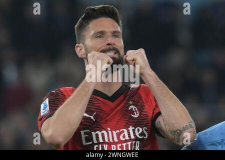 Rom, Italien. März 2024. Olivier Giroud vom AC Mailand gibt beim Spiel der Serie A zwischen SS Lazio und AC Milan am 1. März 2024 in Rom Gesten. (Foto: Agostino Gemito/Pacific Press/SIPA USA) Credit: SIPA USA/Alamy Live News Stockfoto
