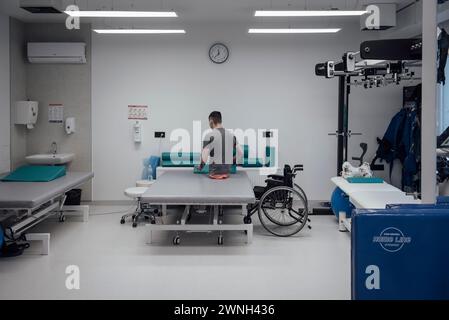 Lviv, Ukraine. Januar 2024. © Adrien Vautier/Le Pictorium/MAXPPP - Lemberg 29/01/2024 Adrien Vautier/Le Pictorium - 29/01/2024 - Ukraine/Lemberg - Au Centre Superhumans de Lemberg. Le 29 janvier 2024. - Valeurs ACtuelles out, JDD out, No JDD, RUSSIA OUT, NO RUSSIA OUT #norussia/29/01/2024 - Ukraine/Lviv/Lviv - Au Centre Superhumans de Lviv. Le 29 janvier 2024. Quelle: MAXPPP/Alamy Live News Stockfoto