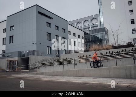 Lviv, Ukraine. Januar 2024. © Adrien Vautier/Le Pictorium/MAXPPP - Lemberg 29/01/2024 Adrien Vautier/Le Pictorium - 29/01/2024 - Ukraine/Lemberg - Entree du Centre Superhumans a Lemberg, le 29 janvier 2024. - Valeurs ACtuelles Out, JDD Out, No JDD, RUSSIA OUT, NO RUSSIA OUT #norussia/29/01/2024 - Ukraine/Lemberg/Lemberg - Eingang zum Superhuman-Zentrum in Lemberg, 29. Januar 2024. Quelle: MAXPPP/Alamy Live News Stockfoto